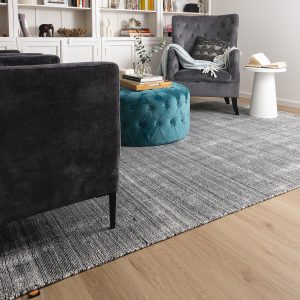 Handgewebter Wollteppich in Schwarz und Weiß